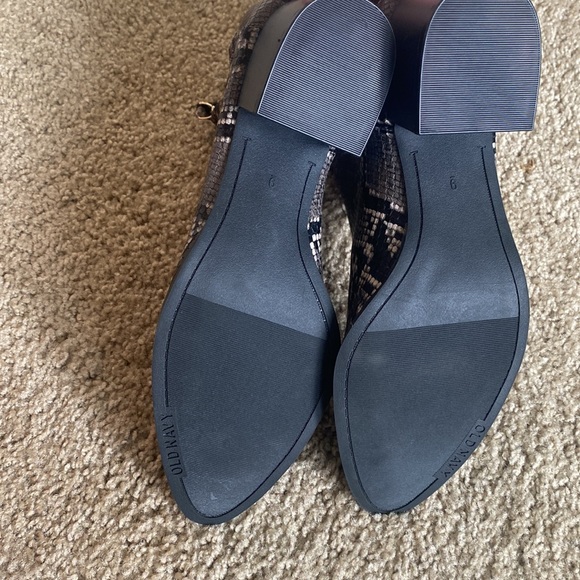 NWT Old navy snakeskin print boots. - Picture 5 of 9